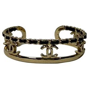 Chanel CC Chain Accent Bangle Bracelet in Gold Metal